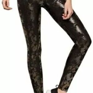 VICTORIA SECRET SPORT TOTALKNOCKOUT TIGHT BLACK CAMOSHINE SIZE M Limited Edit.